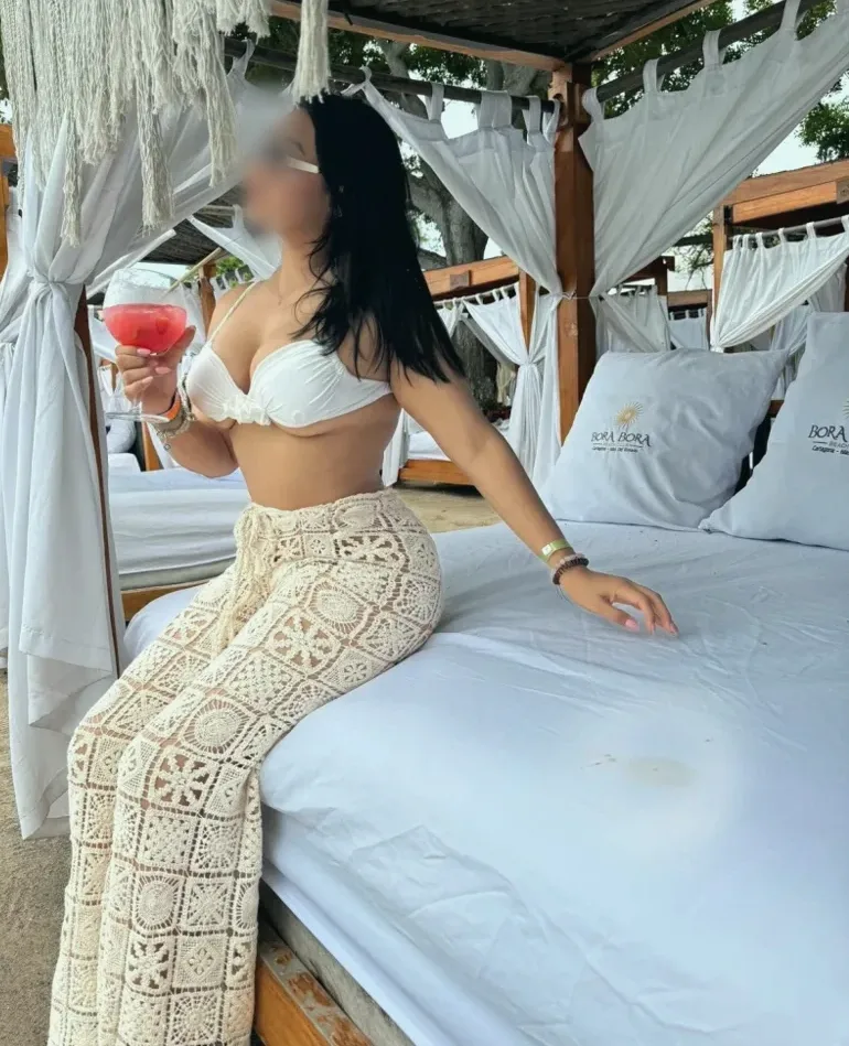 Laura, 28