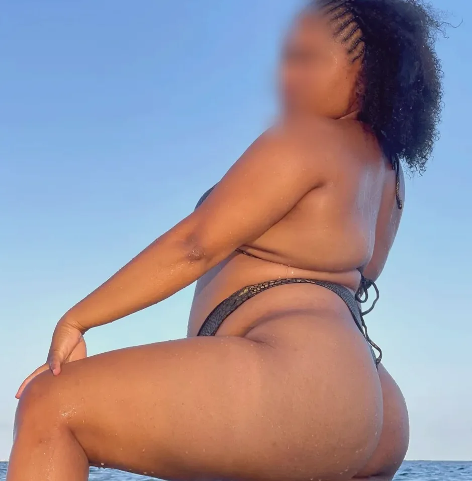 Nicole, 29
