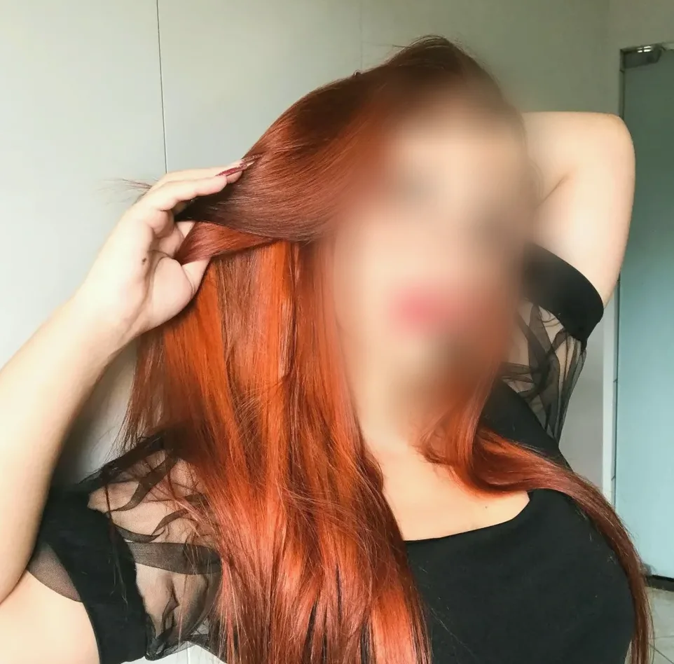 Nina, 32