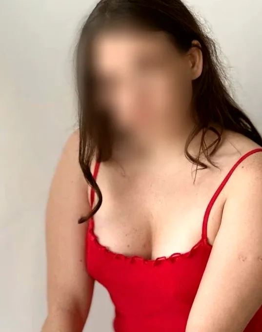 Rebecca, 28